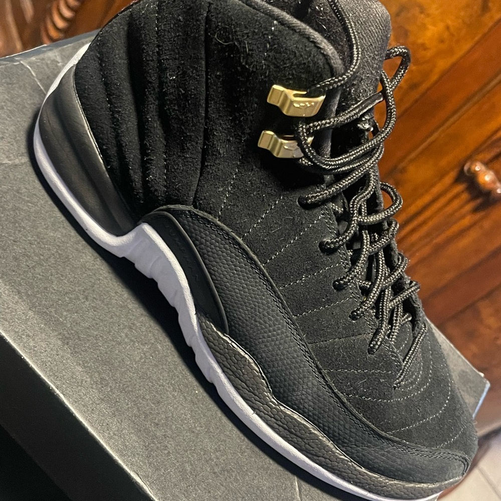 Jordan 12 retro size 7y.